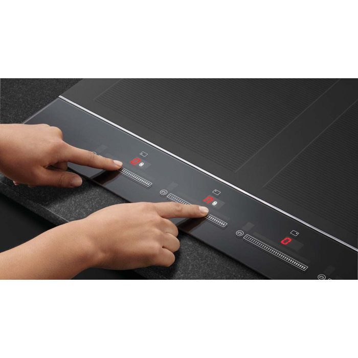 Fisher & Paykel 90cm Induction Hob in Black Glass