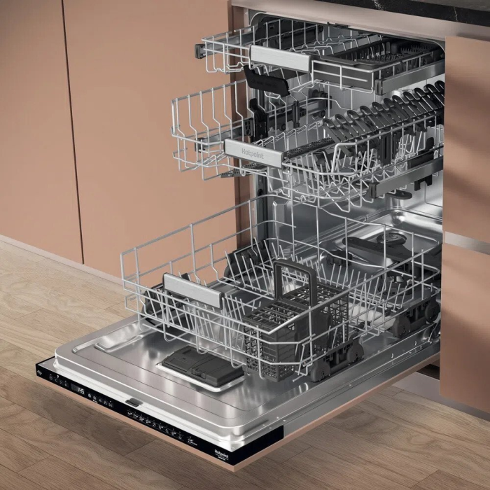 Hotpoint H8IHP42LUK Integrated Full Size Dishwasher